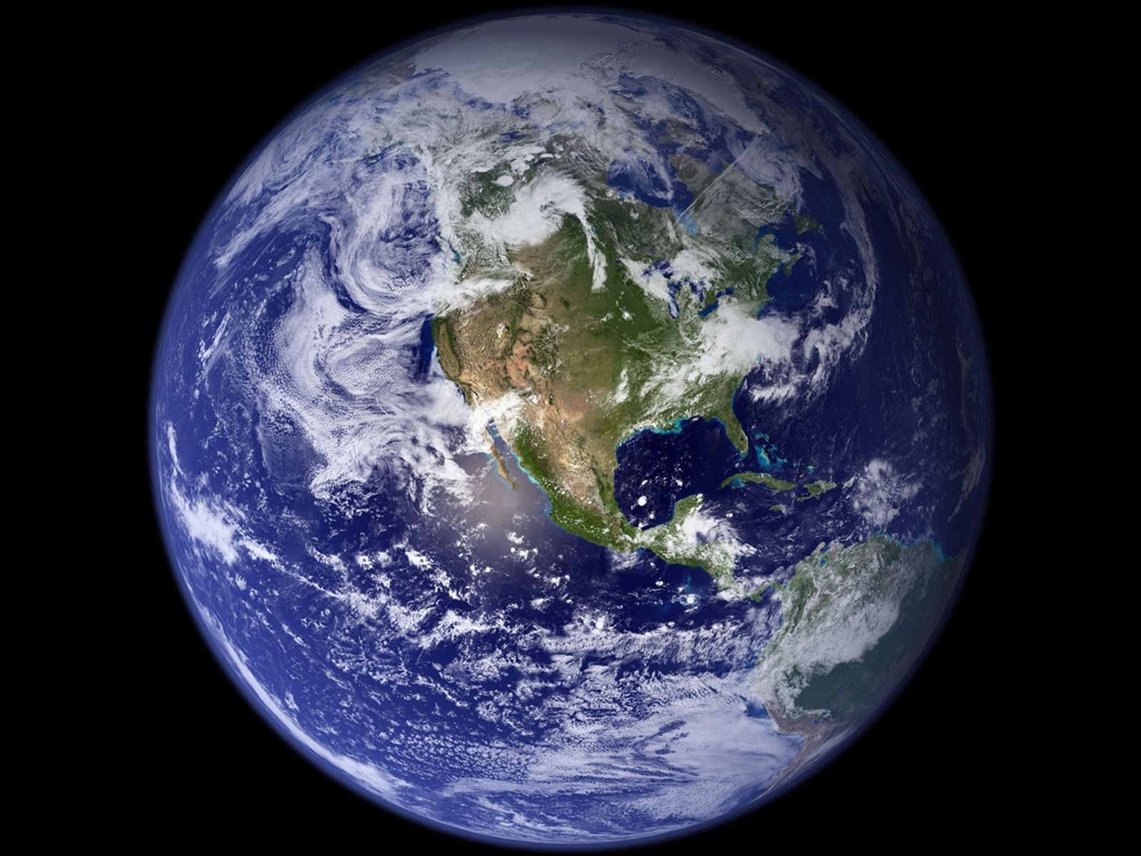 La Terre vue de l’espace, avec l’Amérique du Nord au centre et des nuages blancs au-dessus des océans.